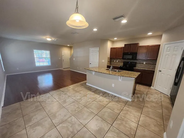 4721 Chatterton Way — Photo 2
