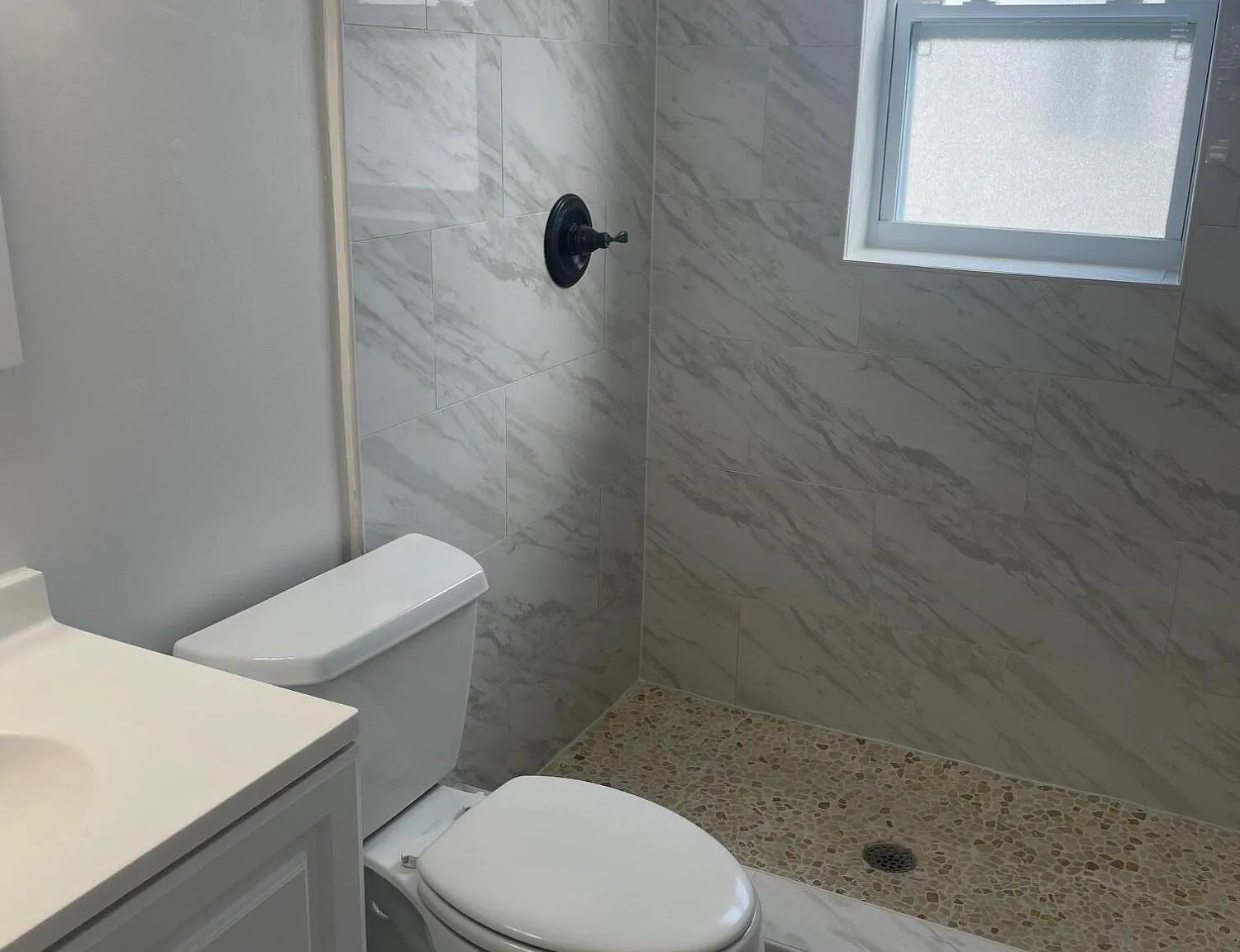 12 bed, 1.0 bath, 6647 sqft, $1,700 — Photo 4