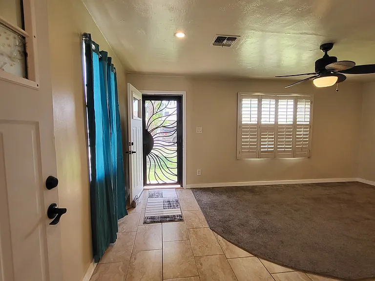 1040 N 27th Pl — Photo 100