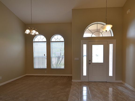 4th image of 12836 Cloverdale Ln