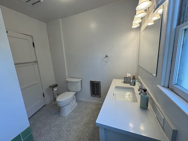 1418 Spazier Ave — Photo 15