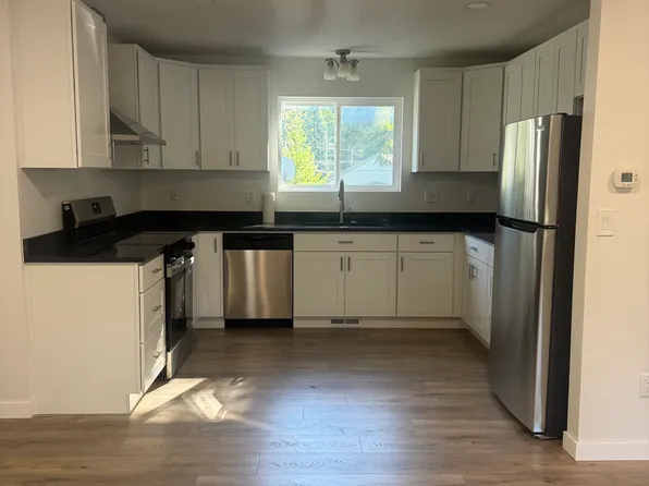 8672 Golden Valley Dr #B, Maple Falls, WA 98266