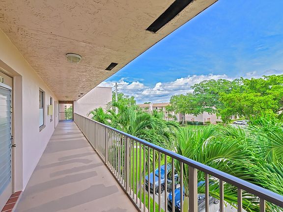 4th image of 10402 Sunrise Lakes Boulevard #312