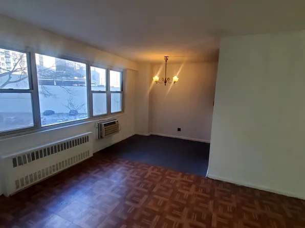 2928 West Fifth Street image 3 of 12