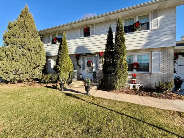 2602 Rivershore Dr S, Moorhead, MN 56560