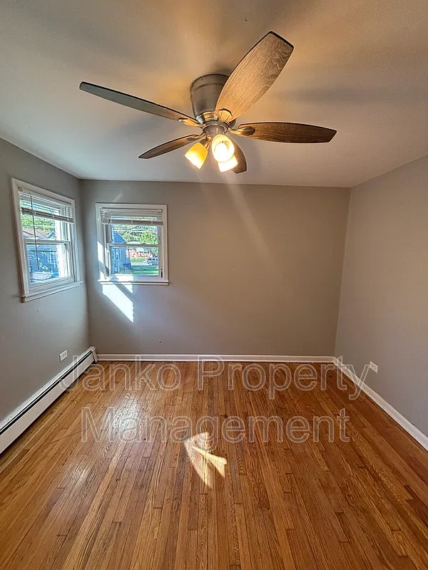 2 bed, 1.0 bath, $1,400 — Photo 4