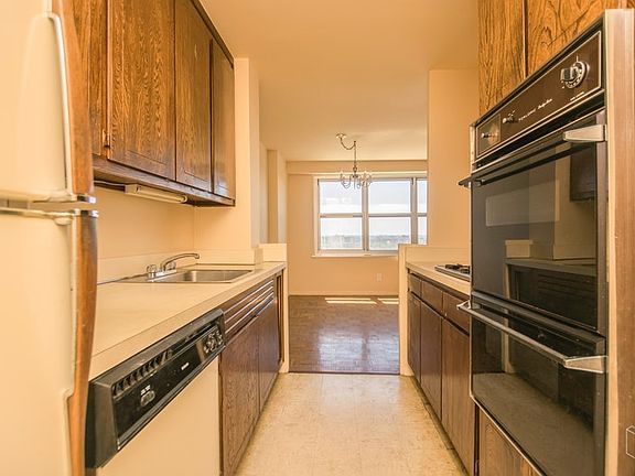 3rd image of 555 Kappock St APT 26T