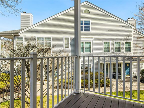3rd image of 1125 Hyde Park Ct #1125