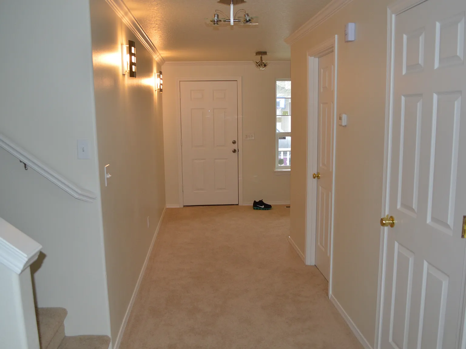 4 bed, 2.5 bath, 2003 sqft, $3,350 — Photo 2