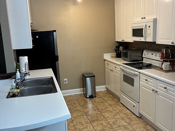 5th image of 500 Waverly Pl APT 903