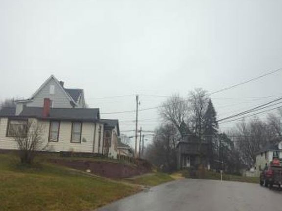 Exterior Neighborhood (street photo)
