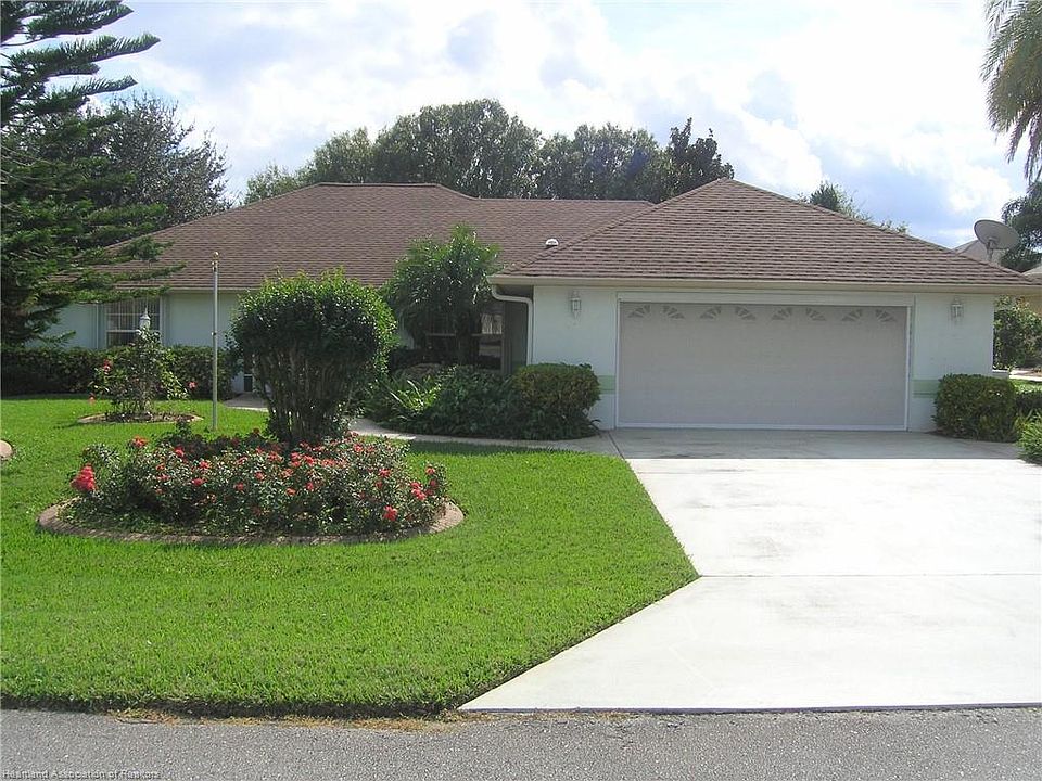 1st image of 10 Somerset Ln