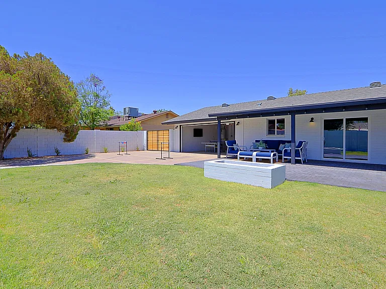 8301 E Meadowbrook Ave — Photo 33