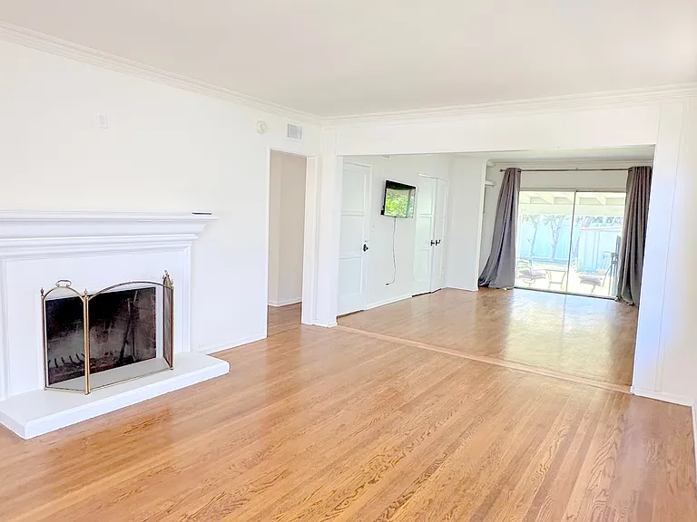 14722 Addison St — Photo 4