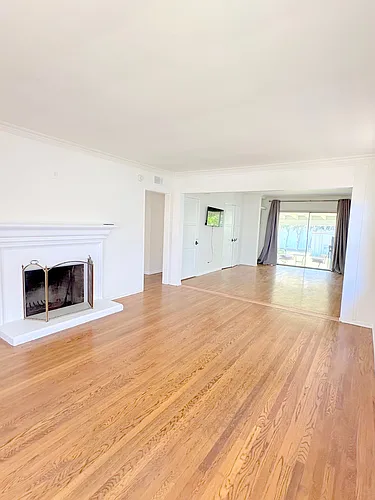 14722 Addison St Photo 1