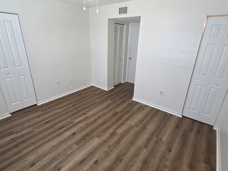 915 Ariana Apartment Community — Photo 22