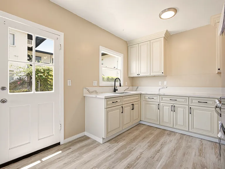327 S Lincoln Pl — Photo 10