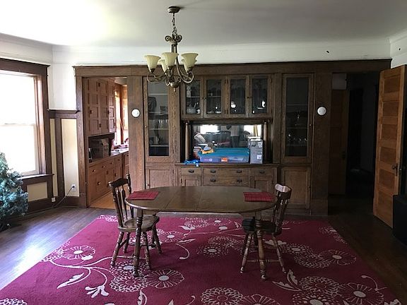 Large Dining Room for Entertaining