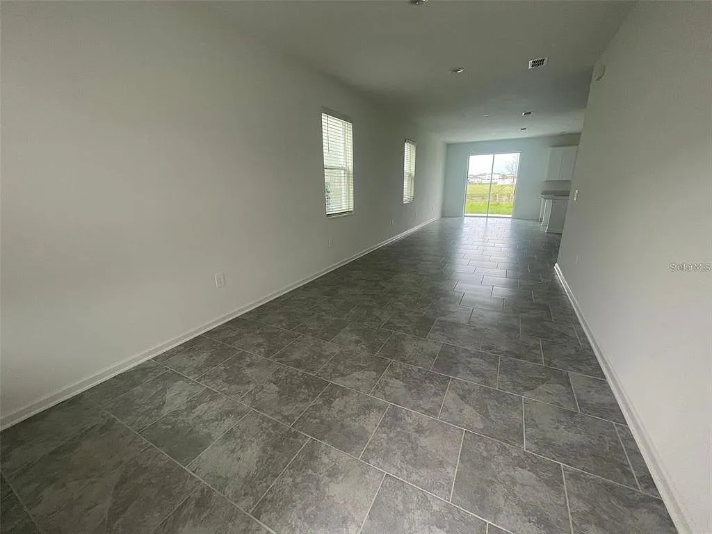 3 bed, 2.5 bath, 1888 sqft, $1,950 — Photo 4
