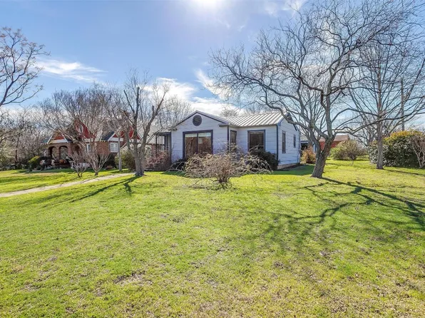 3700 Ellsmere Ct, Fort Worth, TX 76103