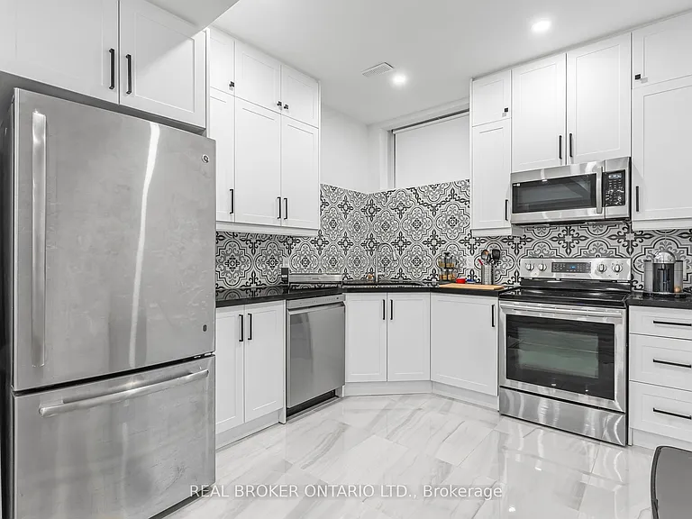 330 Maple Ave #BASEMENT — Photo 11