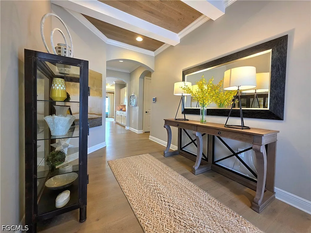 3 bed, 3.0 bath, 2201 sqft, $4,500 — Photo 2