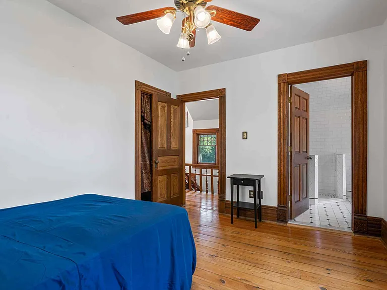502 W 8th St — Photo 9