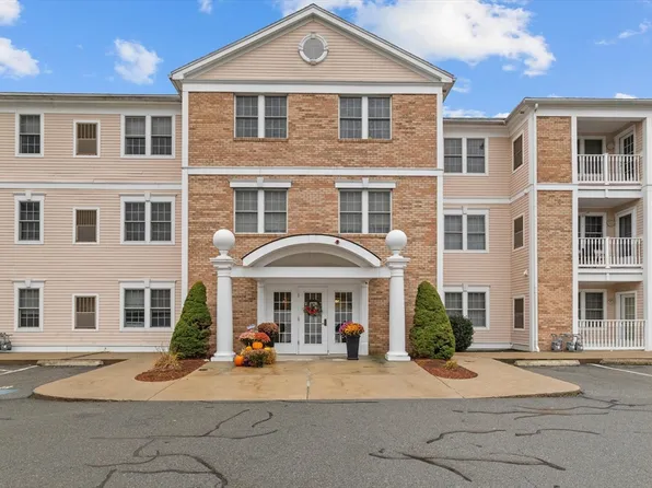 1 Millbrook Ln APT 304, Wakefield, MA 01880