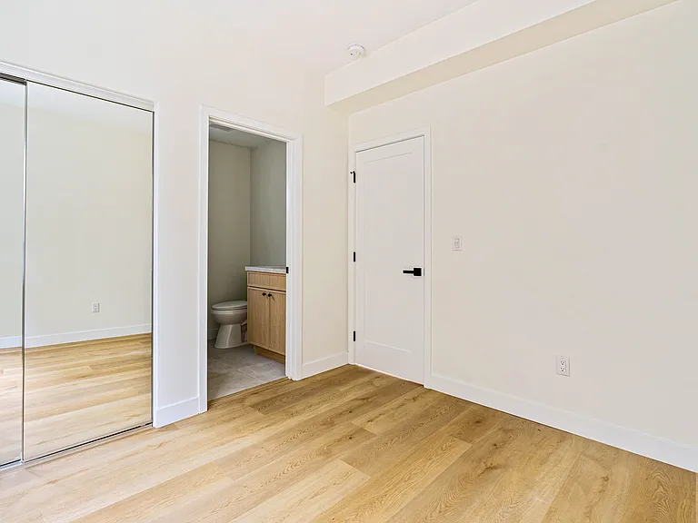 1953 Emerald St #2 — Photo 22