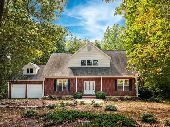 2175 Waterford Dr, Muscle Shoals, AL 35661