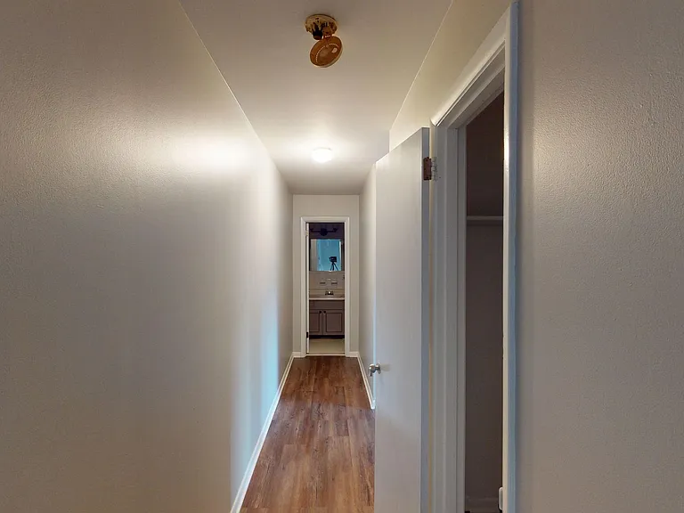 Executive House — Photo 21