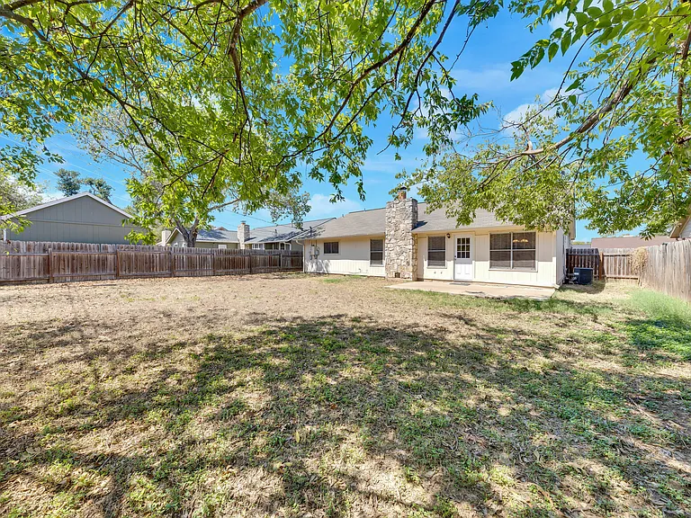 519 Yucca Dr — Photo 26