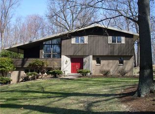 15 Oak Forest Rd, Finleyville, PA 15332