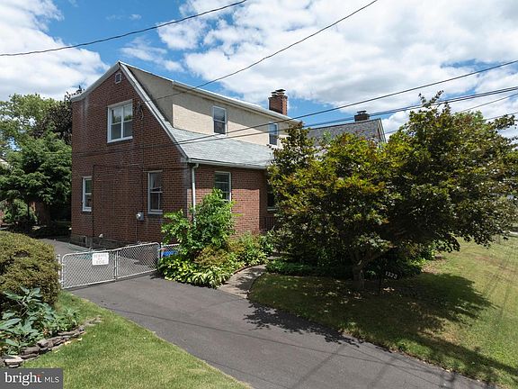 4th image of 1323 Longshore Ave