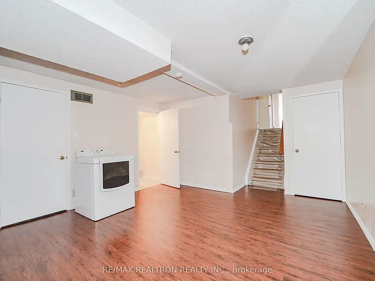 25 Cardwell Ave #24 — Photo 36