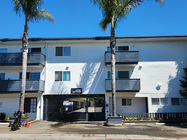 Zelma Apartments — Photo 17