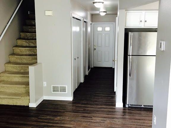 2nd image of 551 Lawrence Ave #0