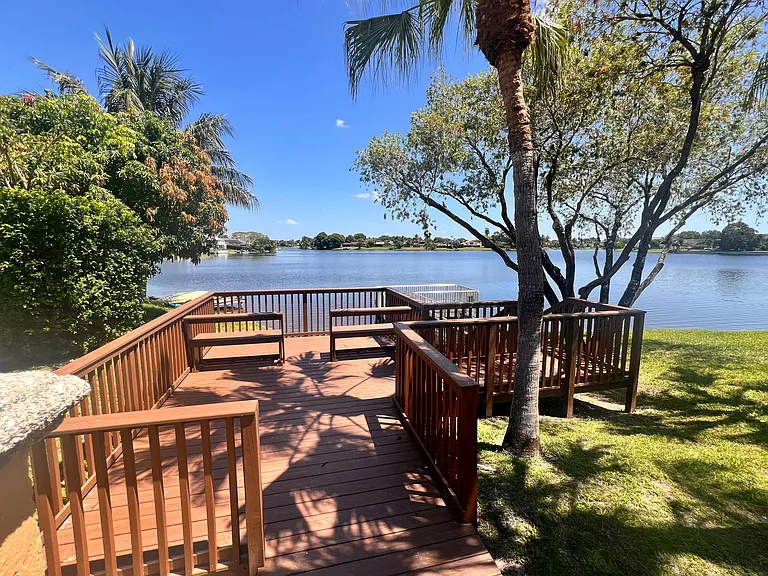 1728 Shoreside Cir — Photo 47