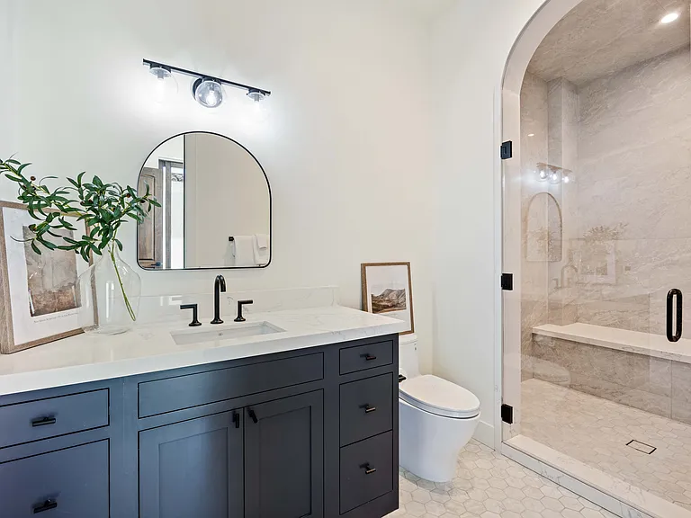 Suite 3 Bathroom