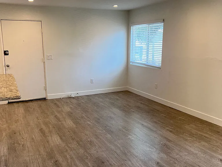 5912 Willoughby Ave #1 — Photo 7