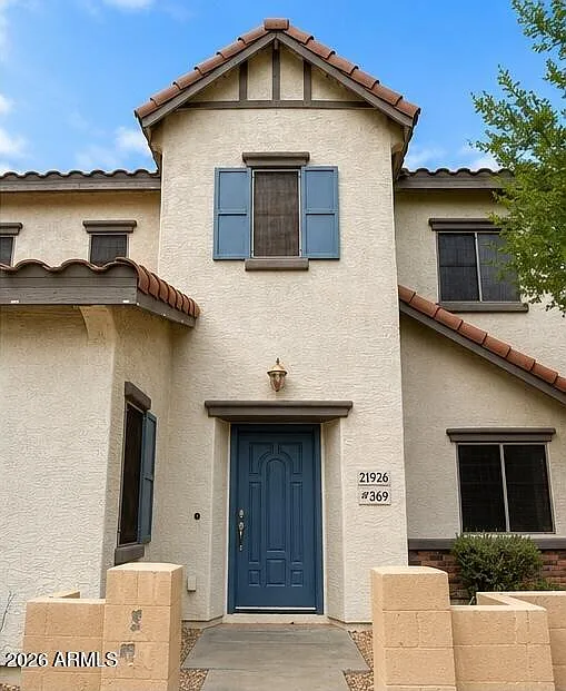 3 bed, 2.5 bath, 1375 sqft, $2,000 — Photo 2