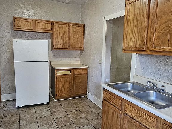 4th image of 408 W 9th Ave