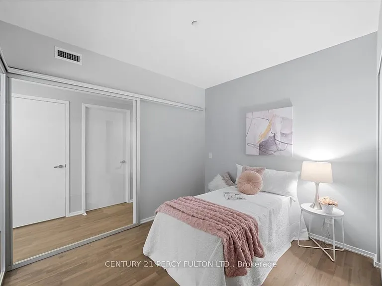 1 Bloor St E #313 — Photo 20