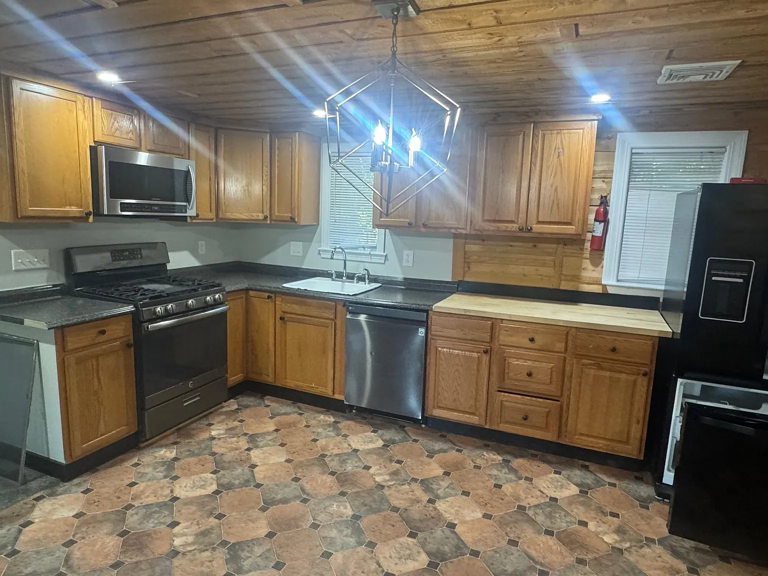 2 bed, $2,500 — Photo 2