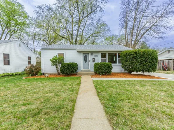2231 Cherry Ln, Saint Charles, MO 63301