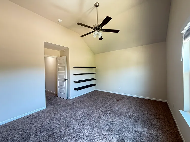 209 Emporia Loop — Photo 36