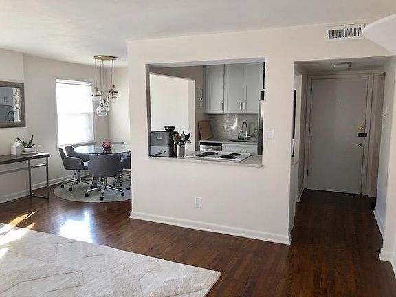 3rd image of 2397 Euclid Heights Blvd