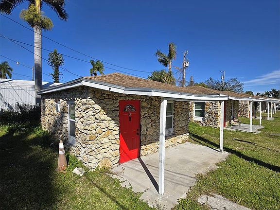 4th image of 1189 N Tamiami Trl #1189L