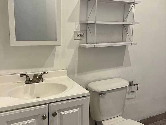 4th image of 1152 N Milwaukee Ave APT 2R