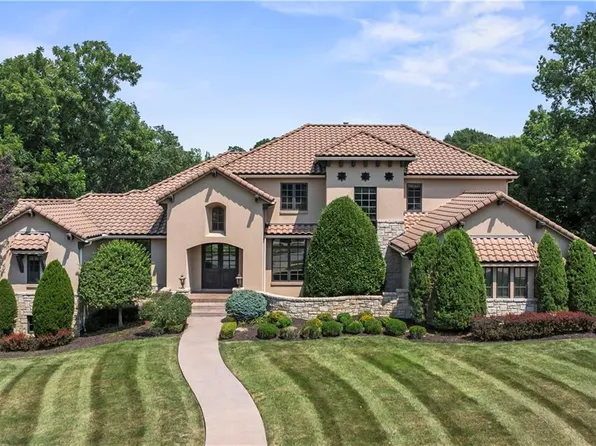 4501 N Hickory Ln, Kansas City, MO 64116